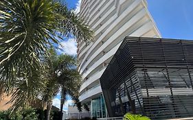Apartamento confortável, localização extra -recepção 24h- Varanda com vista panorâmica
